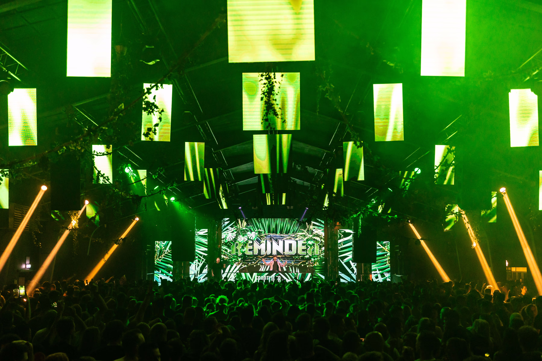 Reminder stage Reminder stage with green screens and crowd